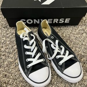 New Kids converse size 2
